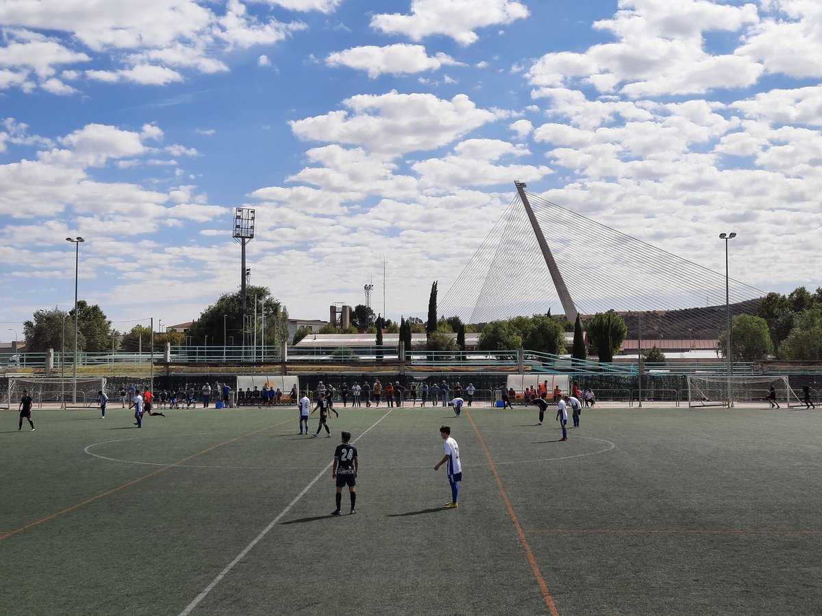 DeLaRiva_M's tweet photo. ⚽ Hoy hemos cambiado las torres 🏙️ por el puente 🌉
#3div18
#TerceraDivisión
#TerceraFederación https://t.co/ooI3N3Bq25