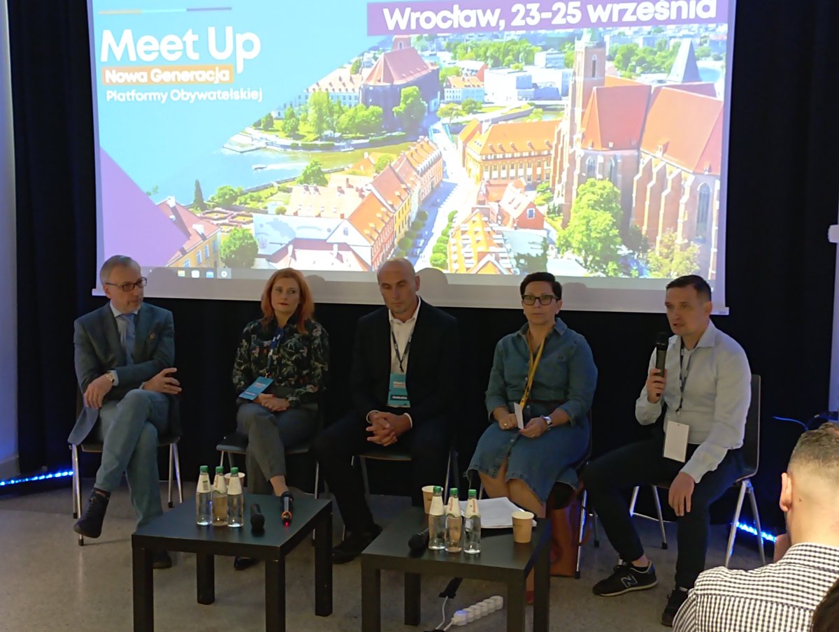 micha_ruszczyk's tweet photo. Panel z udziałem senatora @BZdrojewski posłanki @sibinska  @AnnaKatarzynaB1 i @DrabinskiMarek na temat katastrofy na Odrze.
#MeetUpPO 
#NowaGeneracjaPO https://t.co/Tqhkz92nvF