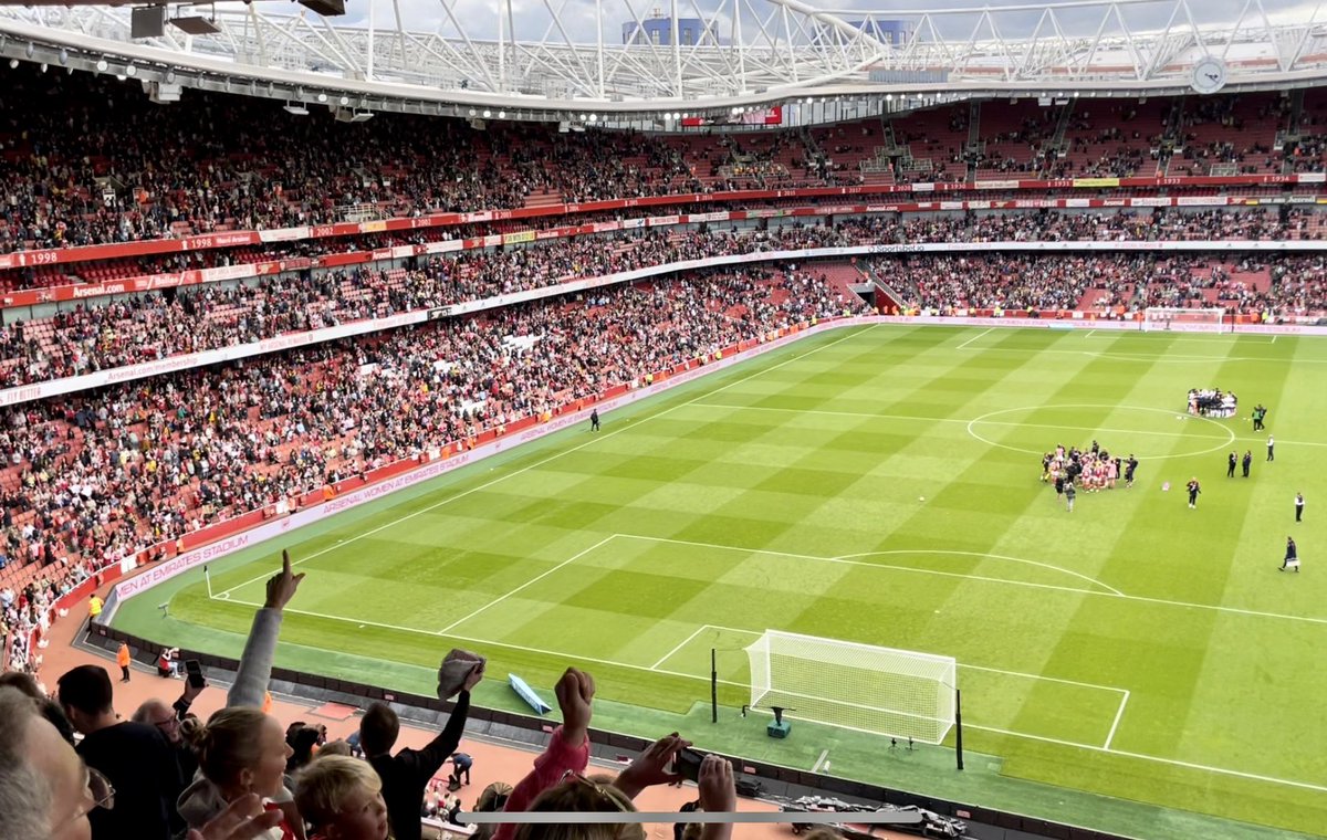 ibird80's tweet photo. What a brilliant afternoon, perfect family entertainment @ArsenalWFC 👏 👏👏👏👏 https://t.co/J6ejt8JlG9