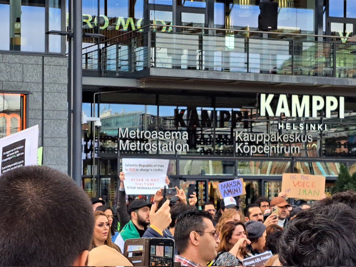 Tänään Narinkkatorilla #IstandwithIranianWomen