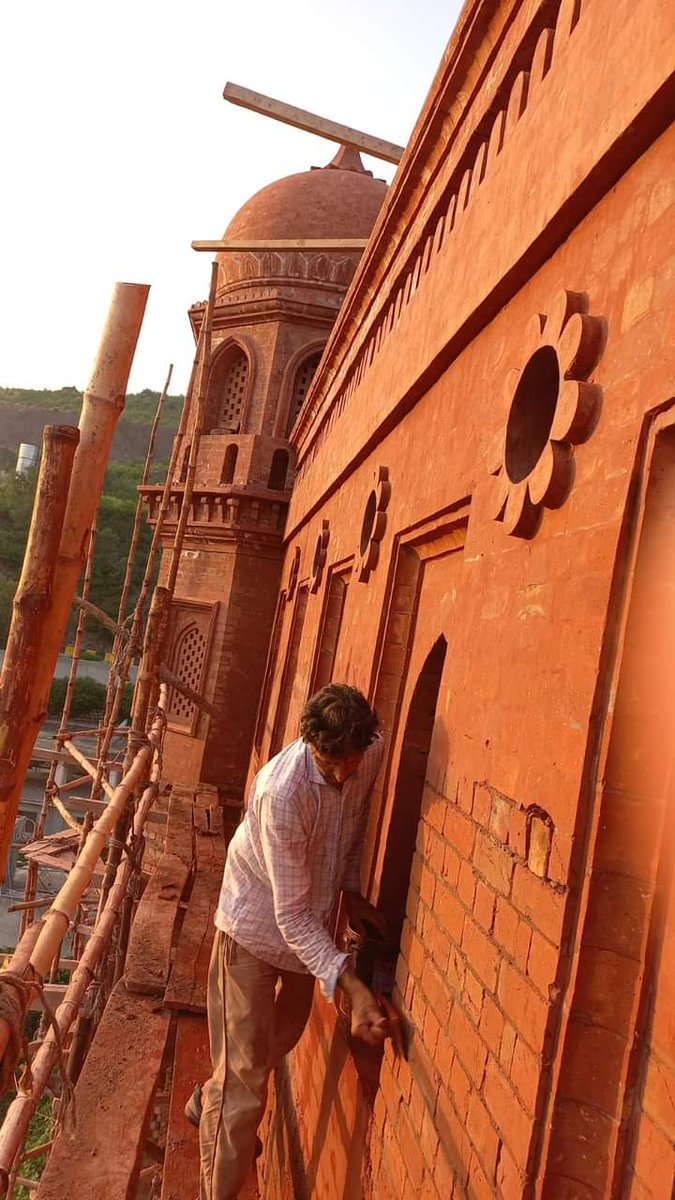 Work in progress

.کس فن میں نہیں طاق!