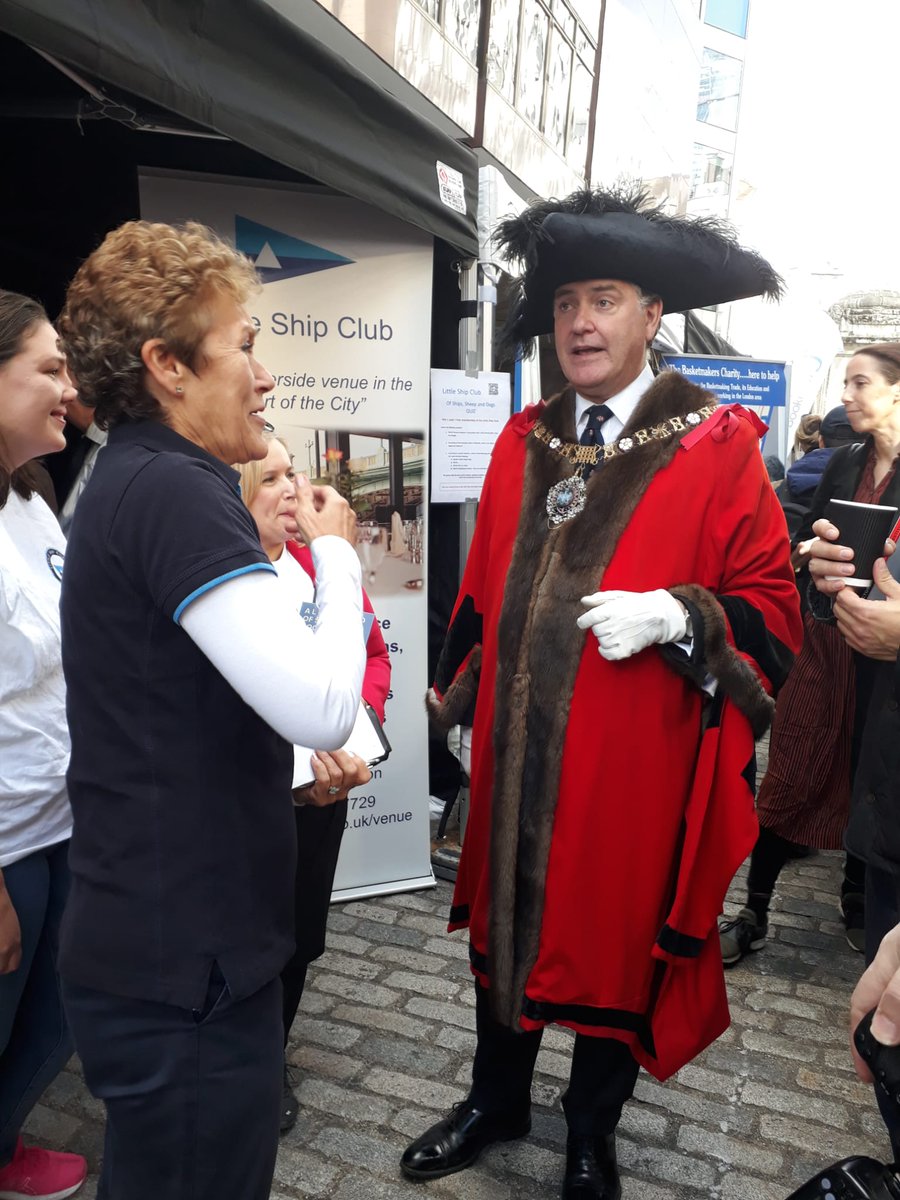littleshipclub1's tweet photo. Today we are celebrating the City of London Sheep Drive and Livery Fair.  The #LSC clubhouse will welcome members and visiting guests for a Buffet Lunch between 12-3pm, so why not pop by? More info➡️https://t.co/eUTOes0yNT #liveryfair #SheepDrive #VisitTheCity https://t.co/tGUGnQ6yNG