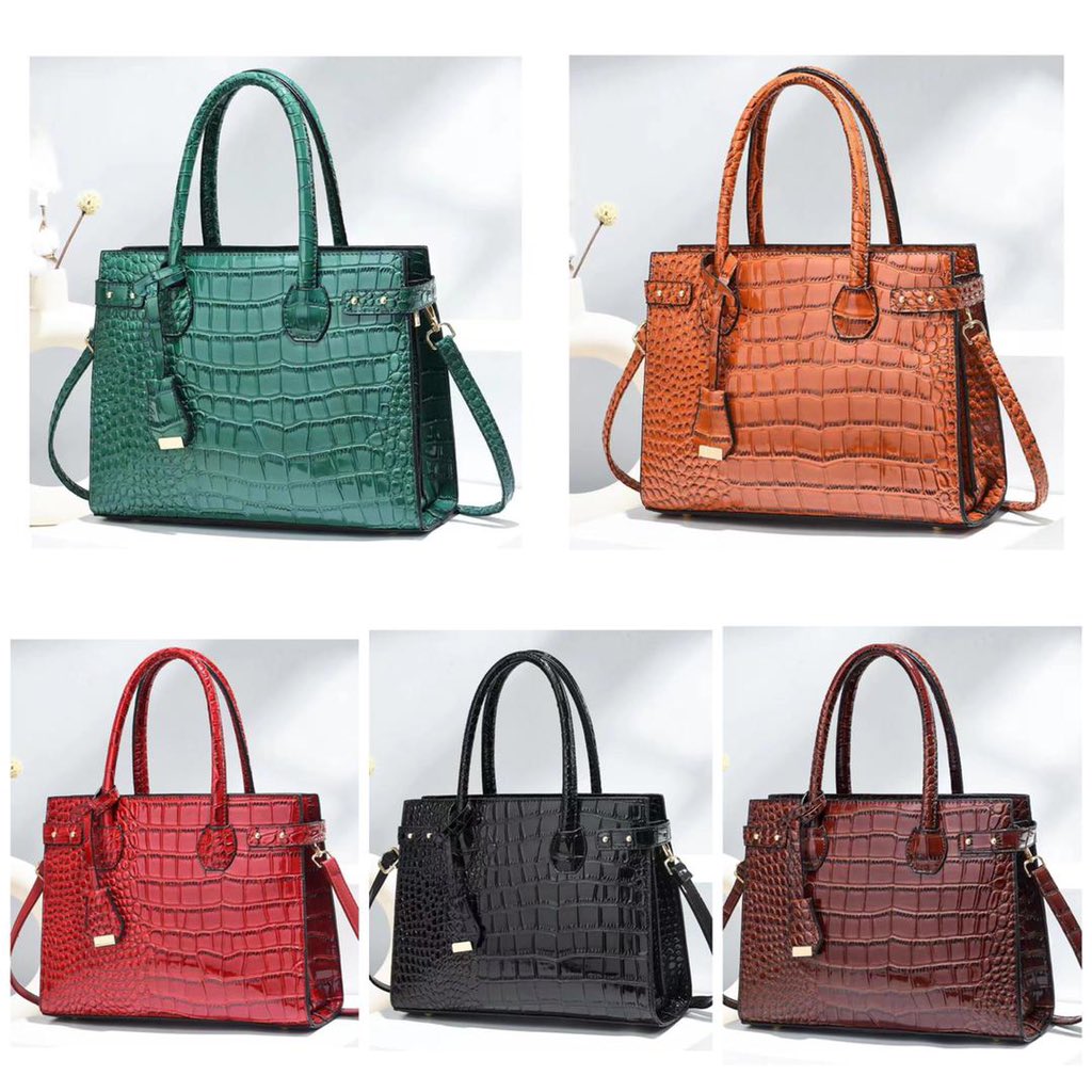 queenjades_'s tweet photo. 1st &amp; 2nd slide : 3set Big  Leather Bag 
Price :14,000 Naira 
3rd Slide : Medium sized Patent  Croc Bag
 Price: 11,000 Naira 
4th Slide : Medium Sized Tote Bag 
Price :12,000 Naira https://t.co/6bWKxzvssN