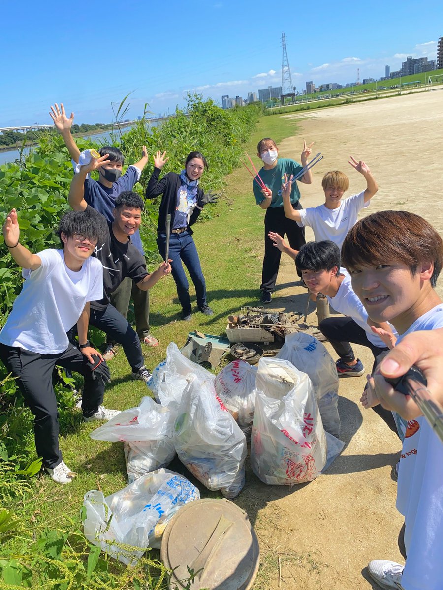 Cleaners0801's tweet photo. 本日は東京を流れる荒川河川敷で
ゴミを拾ってきました！

拾った量は45L袋7袋と粗大ごみ！
サークルとしては初めての場所で
足場が悪い中大変でしたが
メンバーで楽しく拾えました！

▼リプ欄にもっと写真があるのでぜひご覧ください！ https://t.co/GzlI3ggfKh