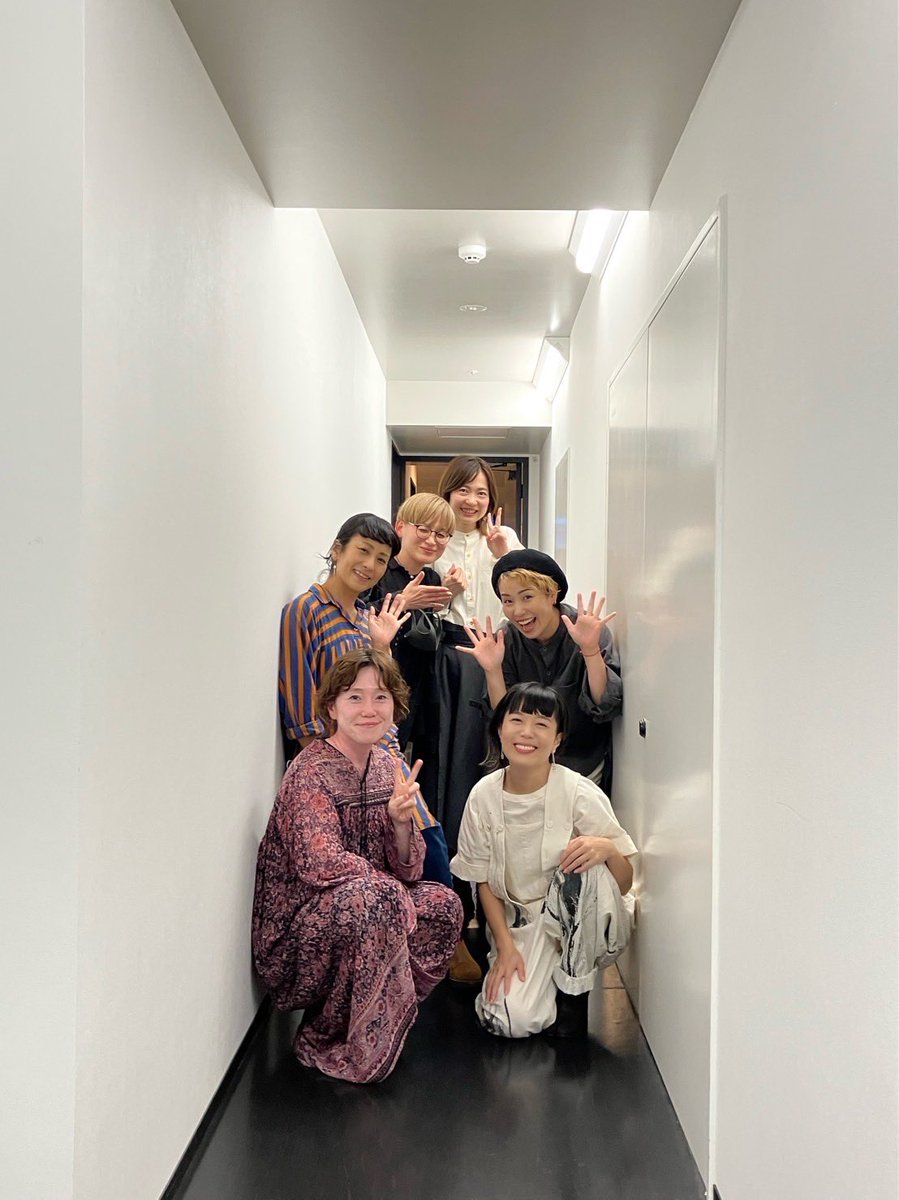 SALYUOFFICIAL's tweet photo. 昨日、「salyu × salyu “3人のヴォーカリストによるシュティムング”」ツアー完走！
お越しくださった皆さま、ありがとうございました！
また音楽を通して同じ時間を共有出来ますように✨

PS.
昨日はエゴの中納さんとコーラスのAchicoさん、神田さんも来てくださいました〜💁🏻‍♀️

#Salyu
#salyuxsalyu https://t.co/2hz1Z4FJkw