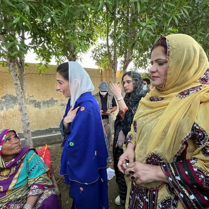ITSAYANXD's tweet photo. Aksa E Benzir Bibi @AseefaBZ Among The people In Nawabshah ❤️🖤💚Zinda Hn Bibi Zindaa han.✌️
@BBhuttoZardari https://t.co/5Y9jvikLe3..