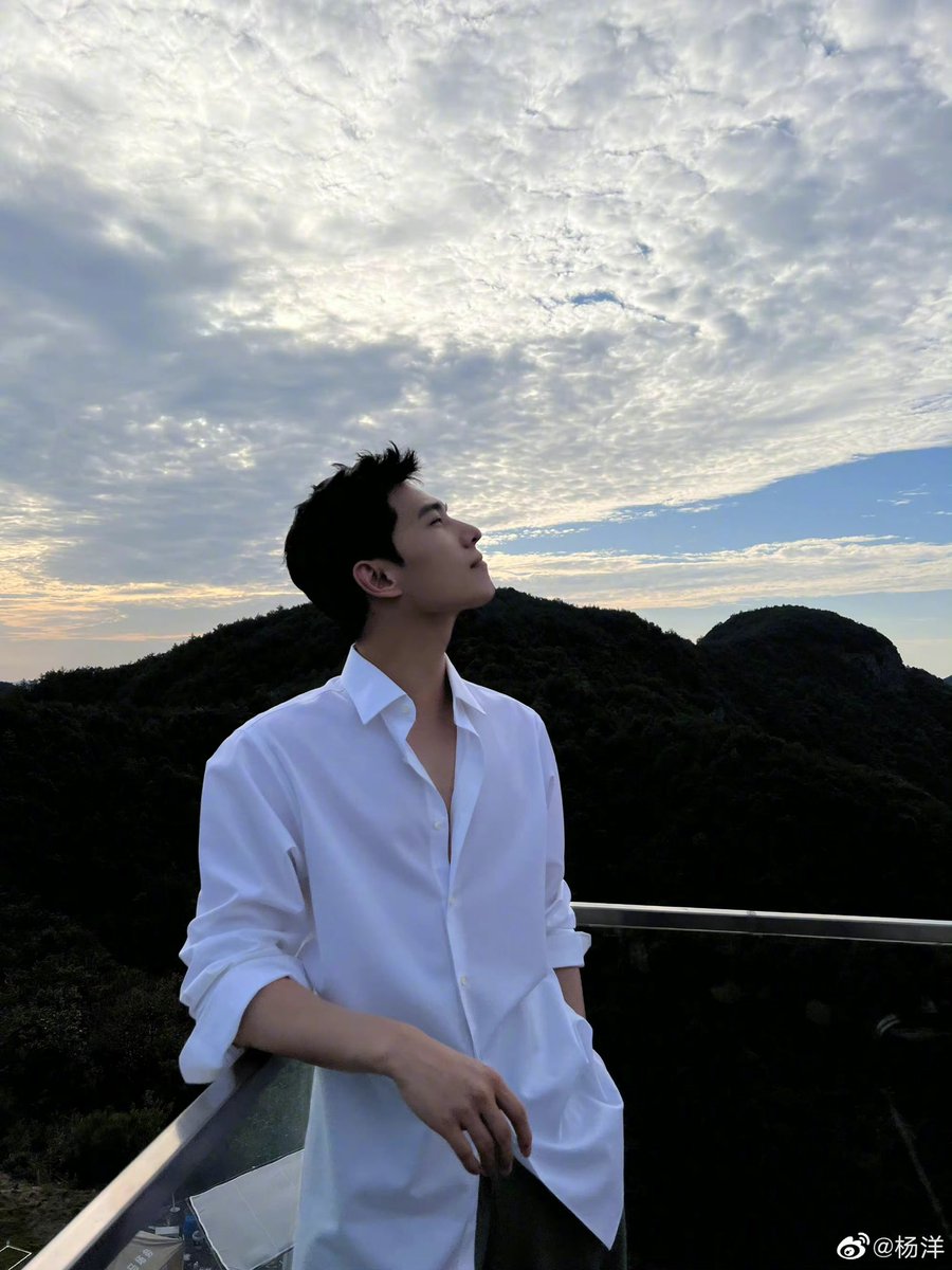dramapotatoe's tweet photo. #YangYang shares new snaps

#杨洋 https://t.co/yeLwuwqud6