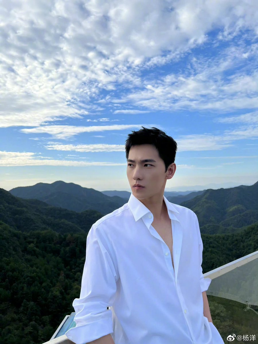 dramapotatoe's tweet photo. #YangYang shares new snaps

#杨洋 https://t.co/yeLwuwqud6
