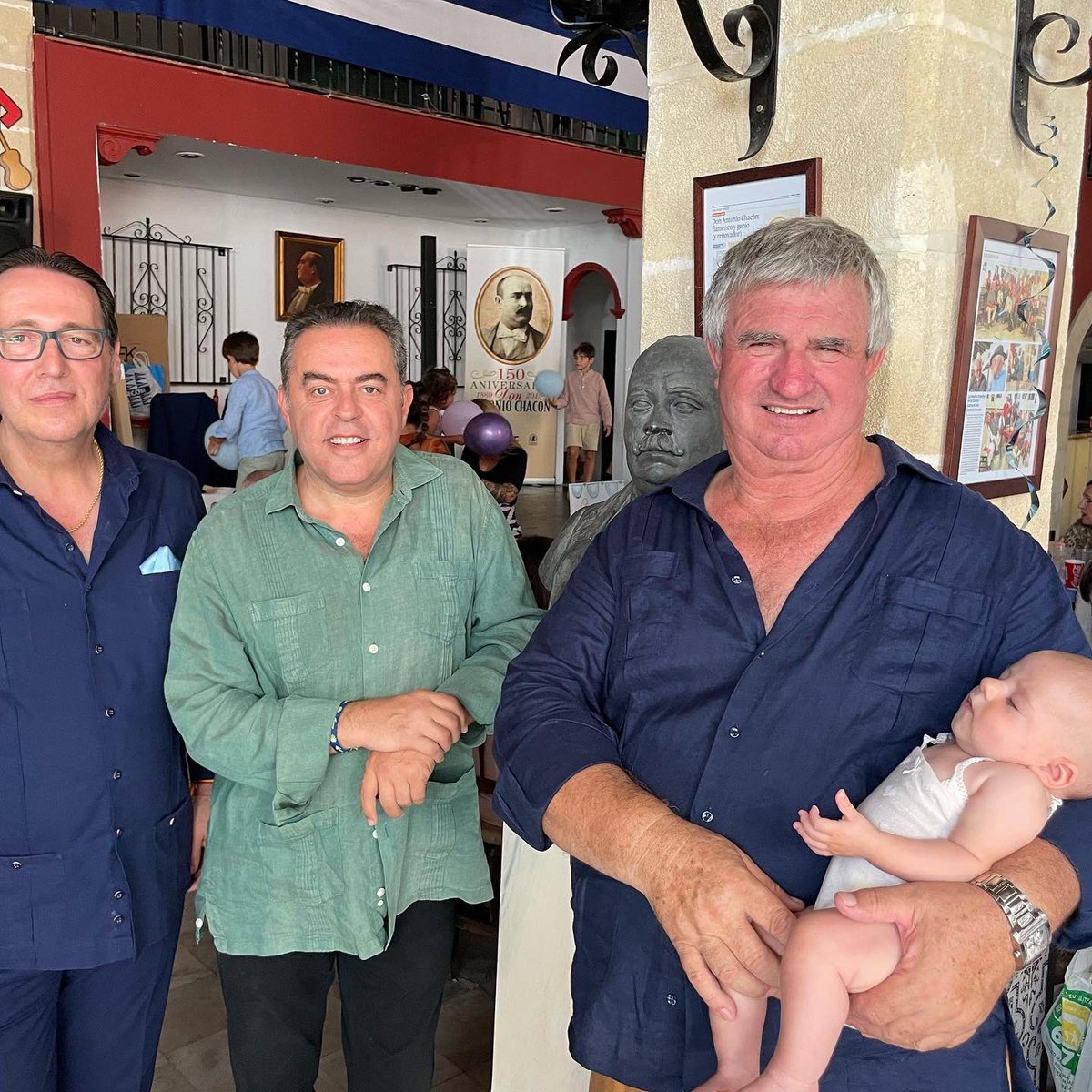 LocalJerez's tweet photo. Celebrando en Don Antonio Chacón el bautizo del nieto de nuestro amigo y admirado peñista Emilio Acosa -Vicepresidente de la Peña Flamenca Buena Gente- Un día muy especial.@LocalJerez @flamencodjerez @Buleriadejerez @DAntonioChacon https://t.co/WDwQe45Eux