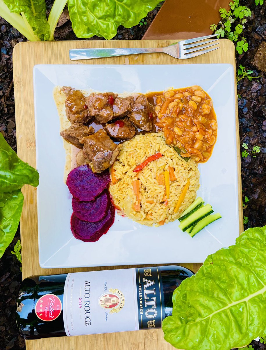 NevariMpho's tweet image. Lunch served for T-man🍑😋
Nothing hectic: Beef stew, Spicy rice &amp;amp; Chakalaka
#Magickitchen
#Bluza_za