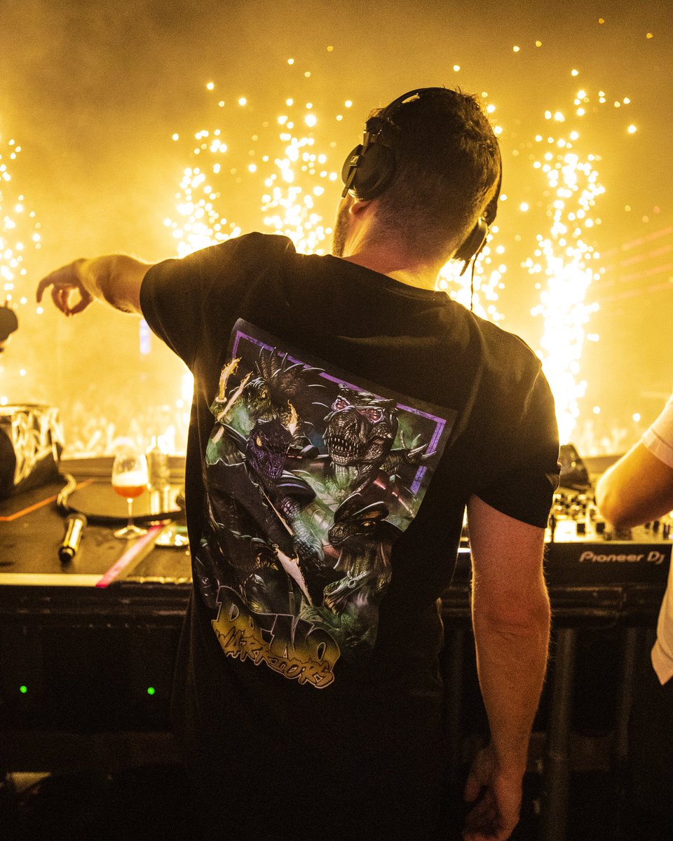 Dimitri Vegas (@dimitrivegas) on Twitter photo The <a href="/ushuaiaibiza/">Ushuaïa Ibiza Official</a> closing party was pure 🔥🔥🔥 Thank you so much for another amazing season on the island ❤️ The <a href="/ushuaiaibiza/">Ushuaïa Ibiza Official</a> closing party was pure 🔥🔥🔥 Thank you so much for another amazing season on the island ❤️