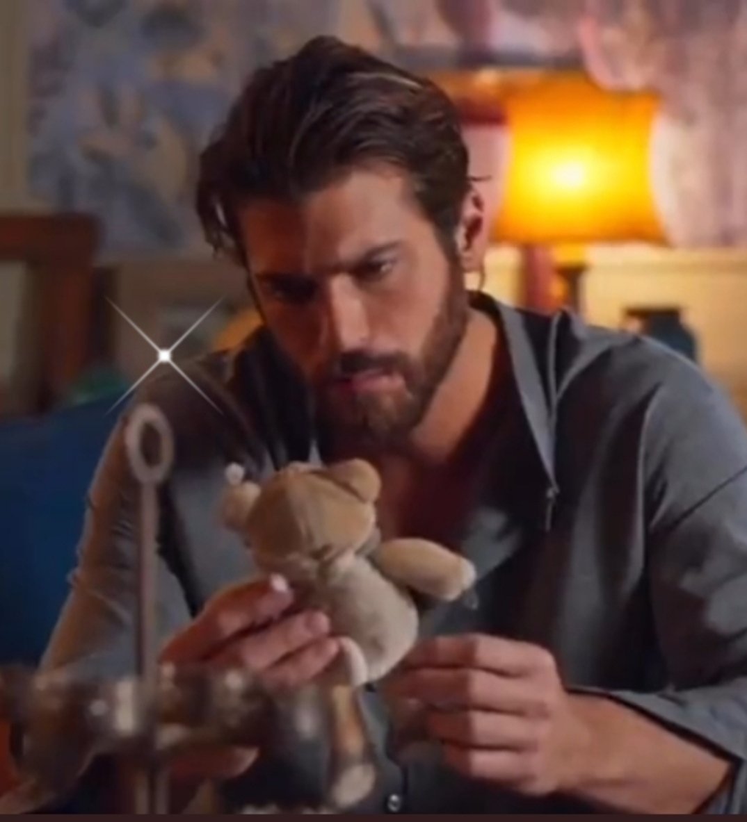 amour_penelope's tweet photo. RESUMEN SEMANAL
      DEL KRAL 👑👑

 (semana divertida...pero rara 😉)

L U N E SSSSSS
💫
 (momento tierno que nos puso un nudito en el estómago )🥹

#CanYaman  ♥️ https://t.co/IUQqyHvjEO