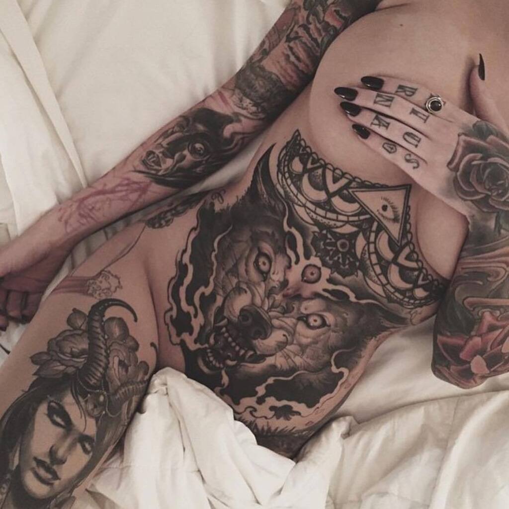 piercingandmods's tweet photo. womenwithink:
@chelseagabriellee #sternumtattoo #sternum #stomachtattoo #sleeve #sleevetattoo #thightattoo #legtattoo #art #altmodels #altmodels #armtattoo #modelswithtattoos #modelswithtattoos #ink #inked #inkedwomen #inkedwomen #inkedmodels #womenwithink #womenwithtatto… https://t.co/RqJz5jfo3G