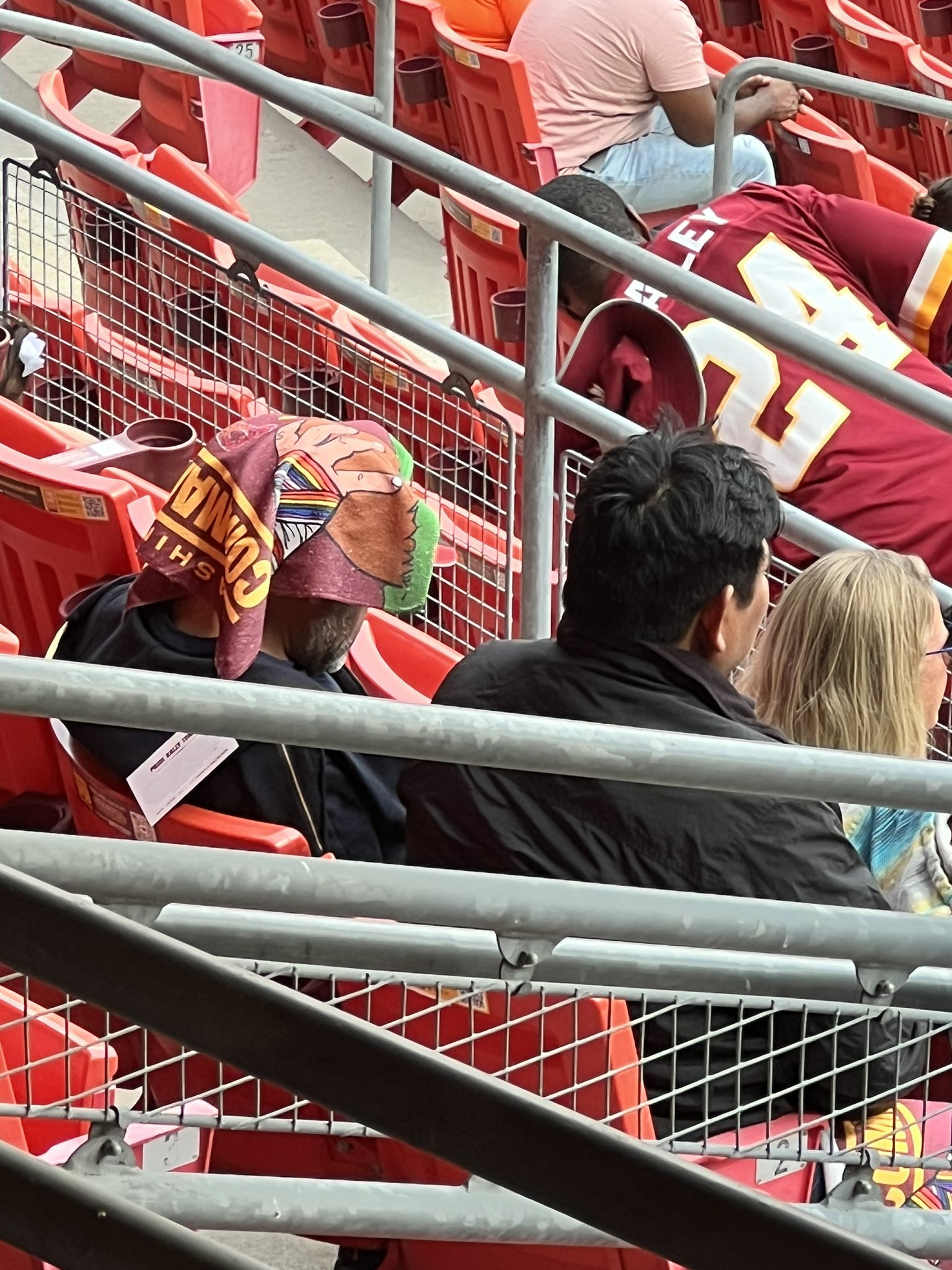 The Fan Bus Leak: A Conspiracy? - 04lqjrq