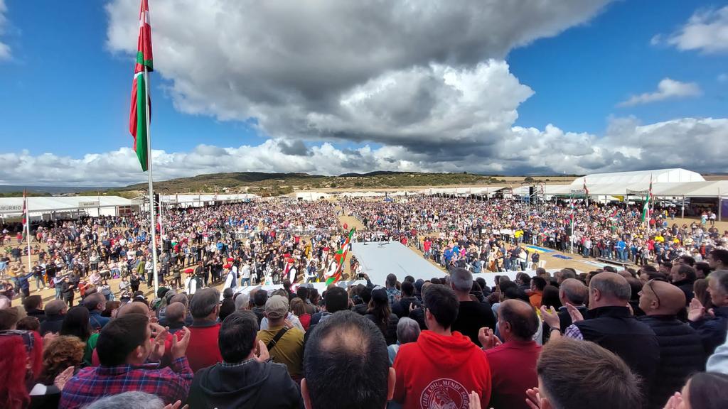 amaiadelcampo's tweet photo. @eajpnvbarakaldo @gorabarakaldo #AlderdiEguna https://t.co/NJB1DrGrCy