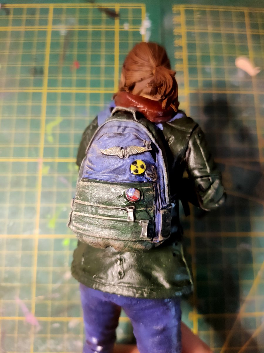 LeStudio2A's tweet photo. Hello !
.
.
Taf du jour , j'ai travaillé au maximum le côté réalisme du sac de Ellie dans #TLOU 
.
.
J'ai également réalisé les #Pins 
.
.
#peinture #3D #figurine https://t.co/gvcUFE8QE9