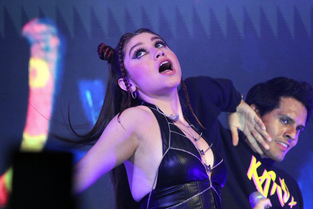 mykoalitakarol's tweet photo. Lo más bonito de todo fue; verla nuevamente en el escenario, toda diva, empoderada y derramando talento 🫶🏻 https://t.co/lg3xtlsOPo