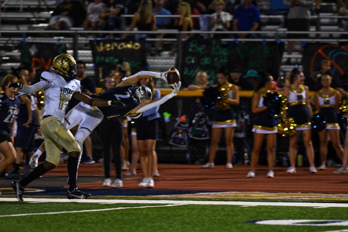 Spire2BU's tweet photo. Laying it out VS -Verrado, next up MPHS(TUKEE bowl) Bring a dish? WE’LL bring a LRG side of EFFORT! ✅⚡️⚡️⚡️#DVfootball ⚡️⚡️⚡️#RollinTHUNDER⚡️⚡️⚡️#MustCTV#2 https://t.co/zTTR37uhiX