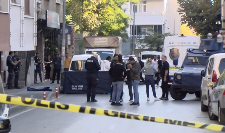 İstanbul'da vahşet! Annesinin kafasını kesip sokağa attı
cmhr.yt/iuAy