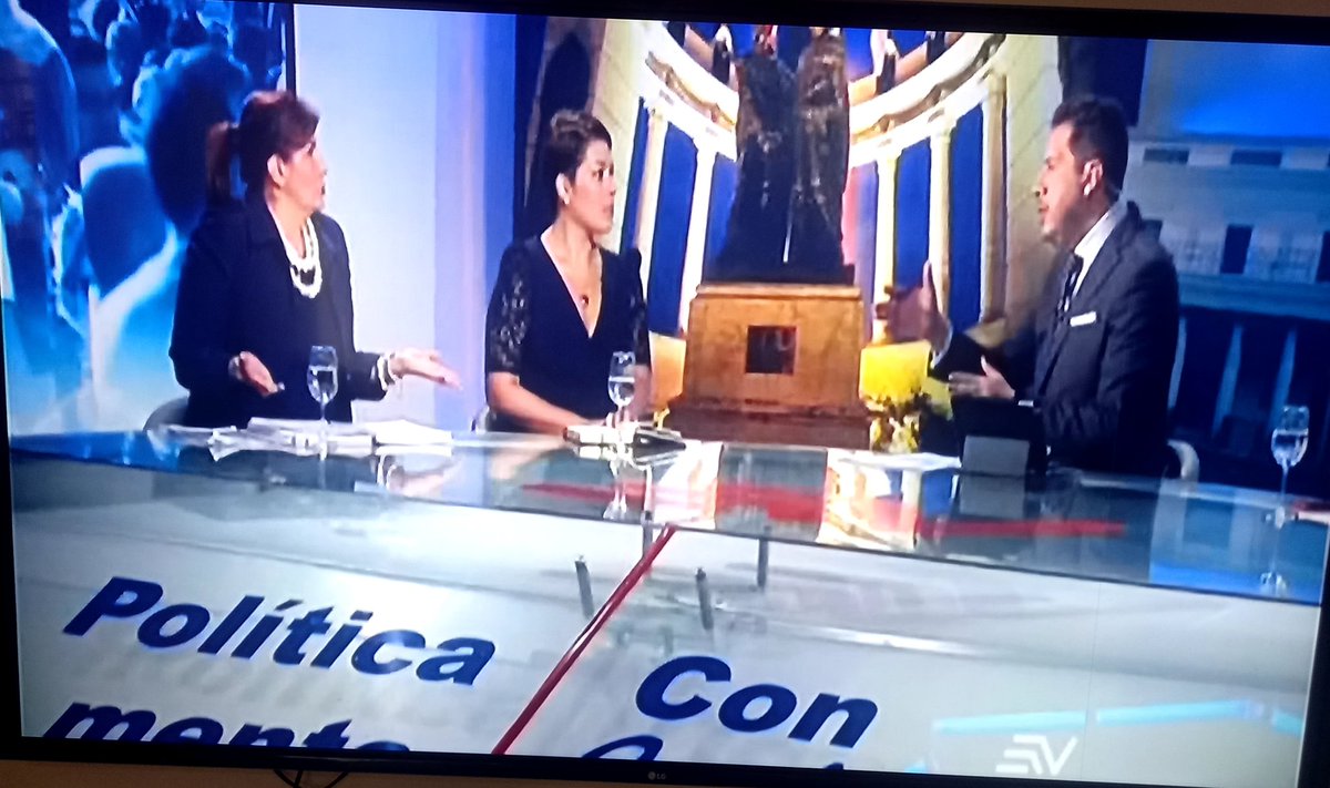 Es impresionante la participación de la gente ahora no se queda callada  #ParticipaciónCiudadana se llama <a href="/marivel_shanti/">Marivel</a> @lita_pity <a href="/CarlosPiguave/">Carlos Piguave H.</a>