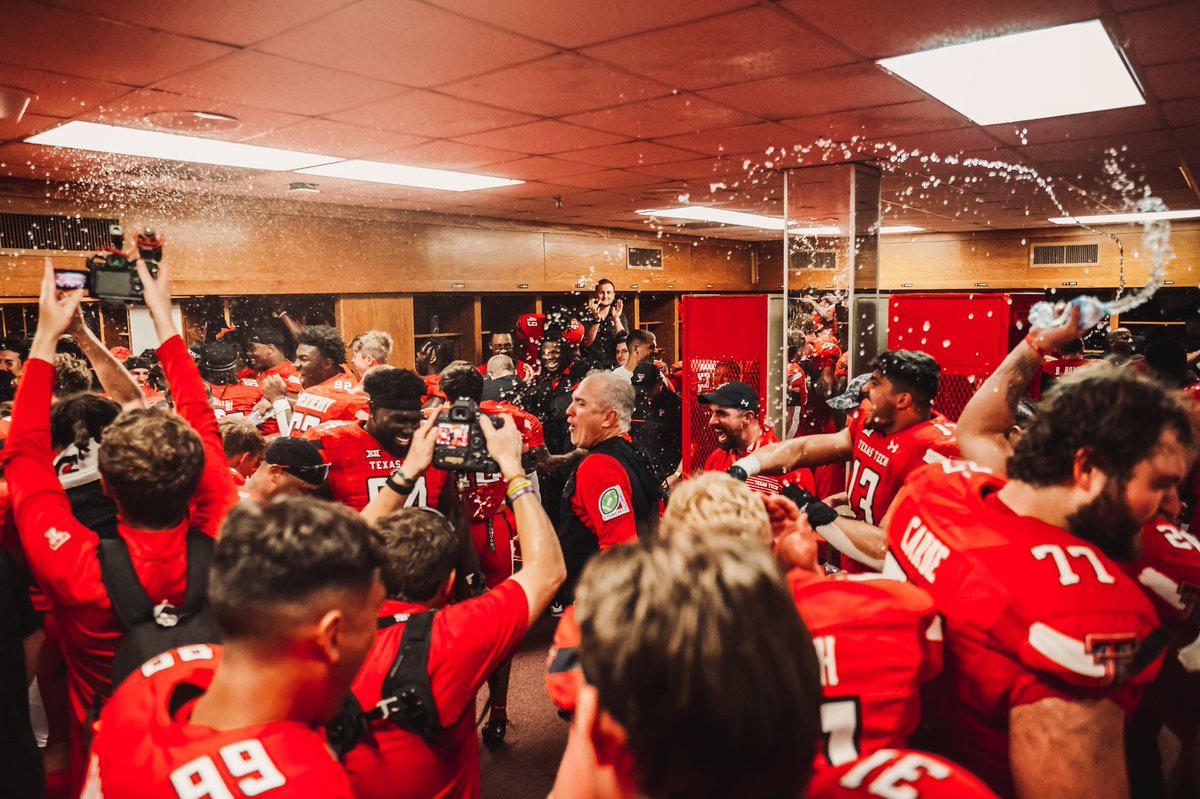 TexasTechFB's tweet photo. How’s everyone doing? 😄 https://t.co/NSxAeK9ZgF