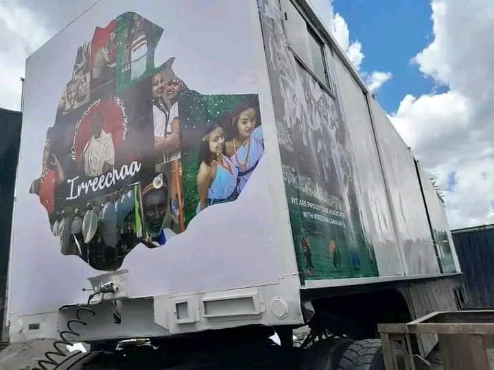 a_shemsedin's tweet photo. ኢሬቻ 2022 ለማክበር የኬንያ ተወላጆች ከናይሮቢ ወደ ፊንፊኔ ጉዞ ጀምሯል።የኬንያ እና የኢትዮጵያ ህዝብ ለህዝብ ግንኙነት ለማጠናከር ከኬንያ ሉካን ቡዱን ወደ ፊንፊኔ ጉዞ ጀምሯል። አርብ ፊንፊኔ ይደርሳሉ።

#irrecha #oromo #culture #Festival #identity https://t.co/f0YGMwgw0K