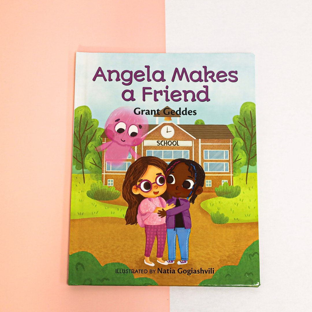 A sweet friendship refreshes the soul 💜👩🏽‍🏫📚🎉

Angela makes a friend is the perfect book to help little readers understand the value of quality friends! Add this delight book to your book shelf Today ‼️

youngauthorspublishing.org/product-page/