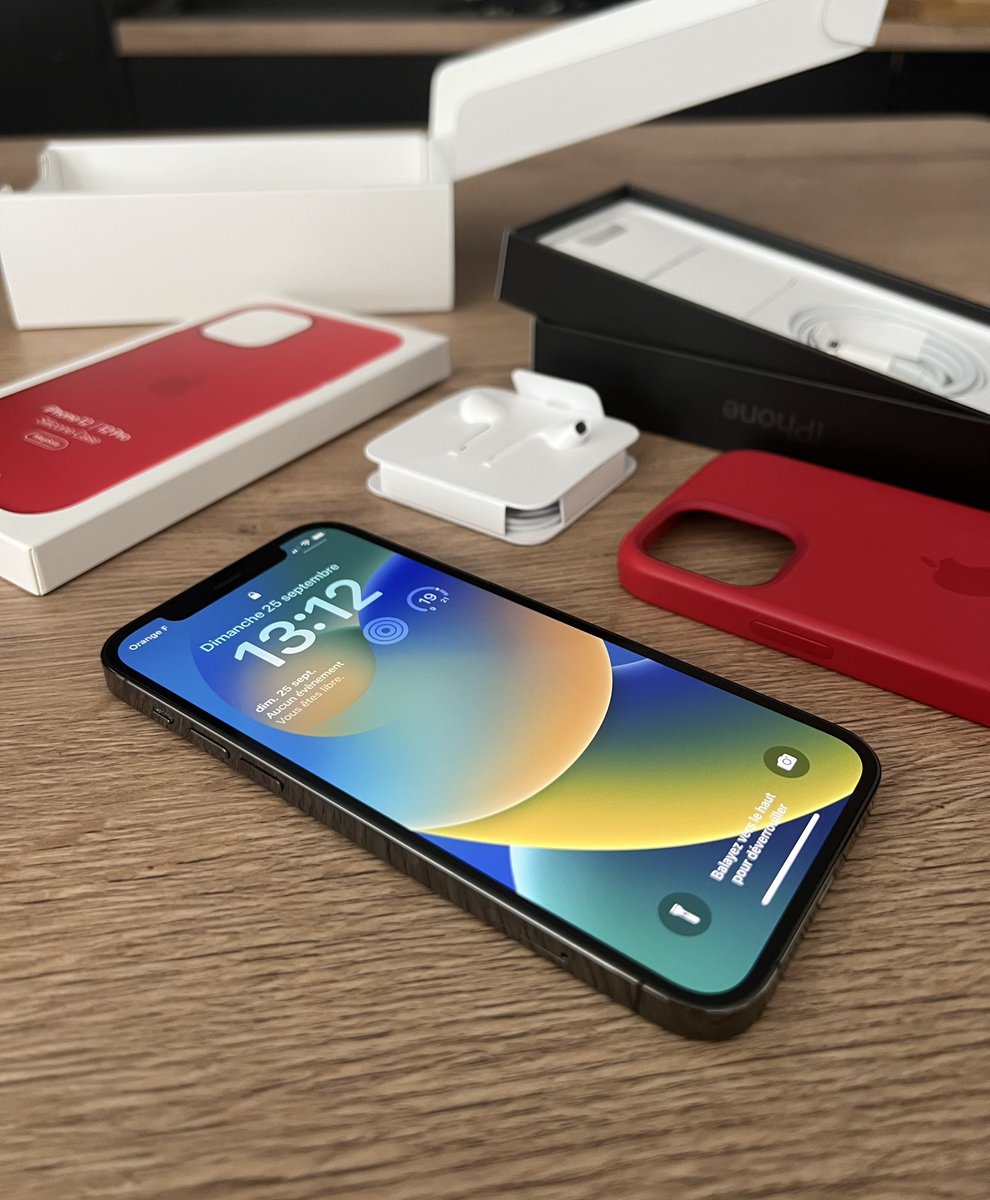 ClemHay_z's tweet photo. 🚨 À VENDRE 🚨

📱 iPhone 12Pro - 128Go - Gris Graphite.
✨ État comme neuf.
🎧 Boîte et accessoires neufs et d’origine.
♻️ Mis à jour iOS16. 

🔁 RT appréciés 🙏
➡️ MP si intéressé ! https://t.co/IA6JFg2jEO