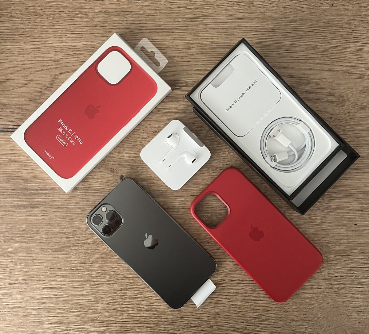 ClemHay_z's tweet photo. 🚨 À VENDRE 🚨

📱 iPhone 12Pro - 128Go - Gris Graphite.
✨ État comme neuf.
🎧 Boîte et accessoires neufs et d’origine.
♻️ Mis à jour iOS16. 

🔁 RT appréciés 🙏
➡️ MP si intéressé ! https://t.co/IA6JFg2jEO
