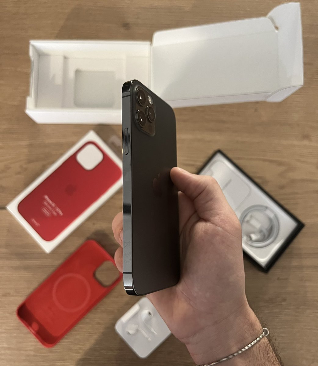 ClemHay_z's tweet photo. 🚨 À VENDRE 🚨

📱 iPhone 12Pro - 128Go - Gris Graphite.
✨ État comme neuf.
🎧 Boîte et accessoires neufs et d’origine.
♻️ Mis à jour iOS16. 

🔁 RT appréciés 🙏
➡️ MP si intéressé ! https://t.co/IA6JFg2jEO