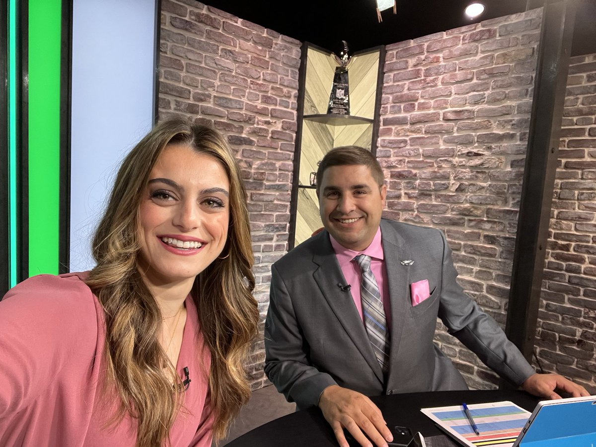 ella_galati's tweet photo. It’s a pink day on the desk, will @Ike58Reese get the memo for The Postgame Show?
Join me + @EaglesXOs at 12:10pm.
#FlyEaglesFly #PHIvWAS https://t.co/G0Eaw8uueD