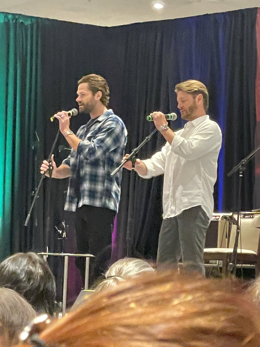 lotrspnfangirl's tweet image. Jared and Jensen at Good!!! #kccon #spnkc