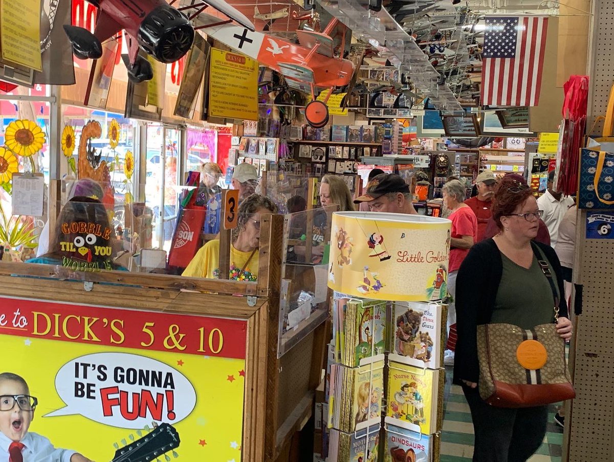 mglbill's tweet photo. Next stop on our golf journey brings us to the Ozarks and 4 days @bigcedarlodge
Coming to @explorebranson for golf? Gotta start here at Dicks 5&10 or else you’ve whiffed on some true Americana.
#souvenir #stuffeverywhere https://t.co/cPSEE2zXwj