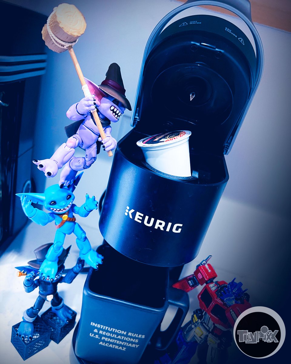 Late nights with the <a href="/plunderlings/">Plunderlings</a> 

Have fun, and happy snapping!

Entertainment Earth Affiliate Link
Optimus Prime: ee.toys/4CVVOH