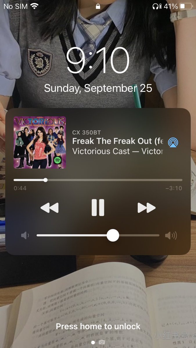 didnthave2doit's tweet photo. only the hottest girls listen to the victorious soundtrack https://t.co/112JFAZe0w
