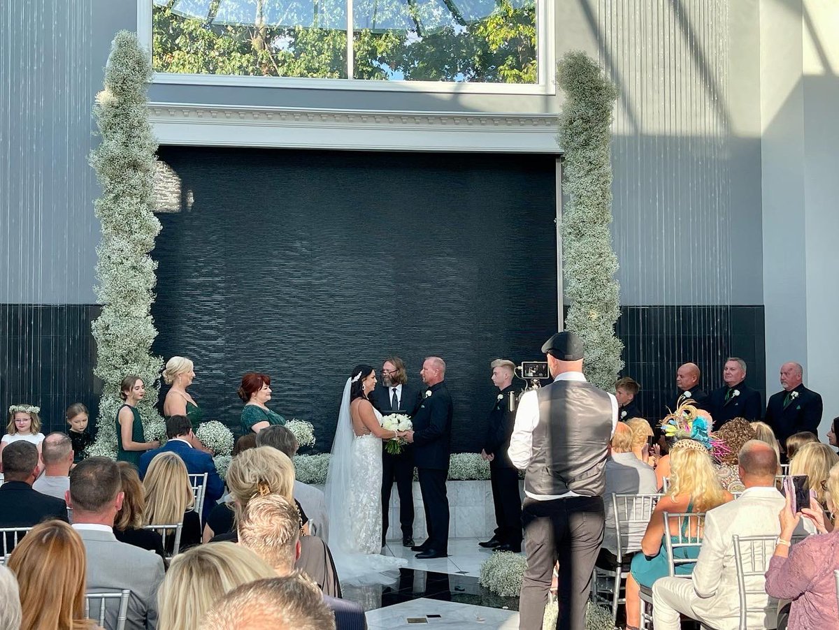 GreatExpKy's tweet photo. A perfect wedding day for Shanna &amp; Jason yesterday! 13 months of planning in the making!
#lexingtonweddingplanner https://t.co/QPc0Fiv9tA