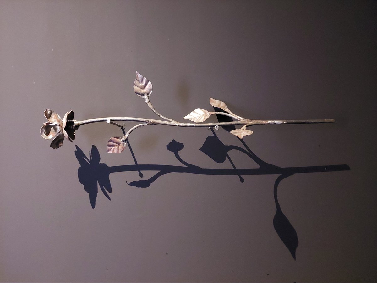 #marrakesh 
"hymne a la rose" with <a href="/joelandriano/">JOELANDRIANOMEARISOA</a> and <a href="/HindiZahra/">Hindi Zahra</a> what a wonderful piece od art at the museum of contemporary #African art <a href="/macaal_/">MACAAL</a>