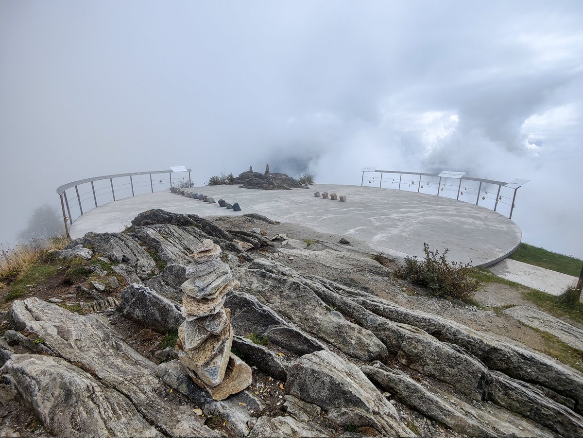Zoe_in_transit's tweet photo. A fantastic afternoon spent above the clouds here in #Locarno 🇨🇭☁️❤️
It was rather spontaneous, since we were planning lunch elsewhere but the gorgeous fast moving clouds persuaded us to go up! Got some amazing photos, timelapse & vids!
@ticinoturismo @CardadaCimetta #cimetta https://t.co/IsIk9wn0Kc