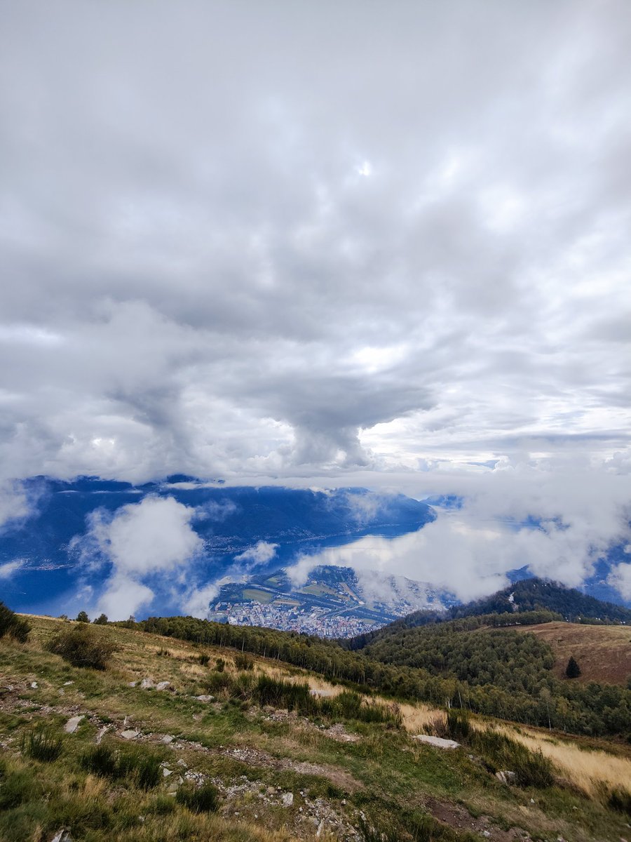 Zoe_in_transit's tweet photo. A fantastic afternoon spent above the clouds here in #Locarno 🇨🇭☁️❤️
It was rather spontaneous, since we were planning lunch elsewhere but the gorgeous fast moving clouds persuaded us to go up! Got some amazing photos, timelapse & vids!
@ticinoturismo @CardadaCimetta #cimetta https://t.co/IsIk9wn0Kc