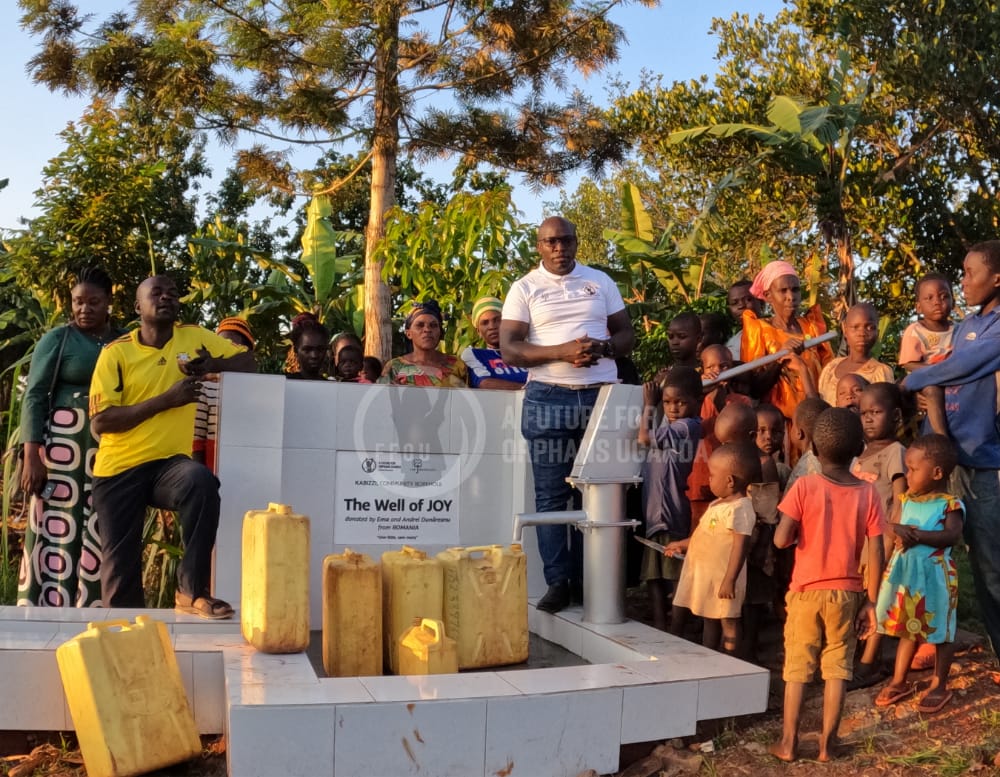 ffouganda's tweet photo. Our ultimate objective is to improve the quality of life and social well being of people through suitable alternatives in Uganda. C.E.O Mr. Katende Robonette commissioned 10 boreholes and repaired 30 in communities of Bugoba and Kikoma Buyikwe District.
#AFFOU
#GiveLittleSaveMany https://t.co/0KlHuqPBlq