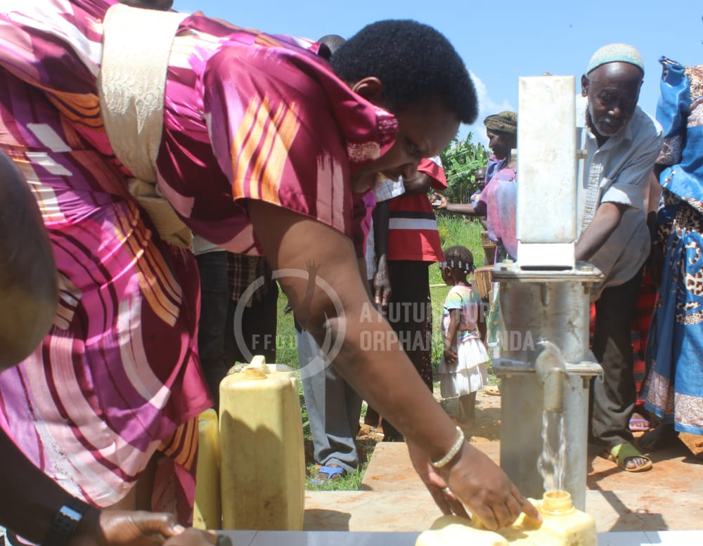 ffouganda's tweet photo. Our ultimate objective is to improve the quality of life and social well being of people through suitable alternatives in Uganda. C.E.O Mr. Katende Robonette commissioned 10 boreholes and repaired 30 in communities of Bugoba and Kikoma Buyikwe District.
#AFFOU
#GiveLittleSaveMany https://t.co/0KlHuqPBlq