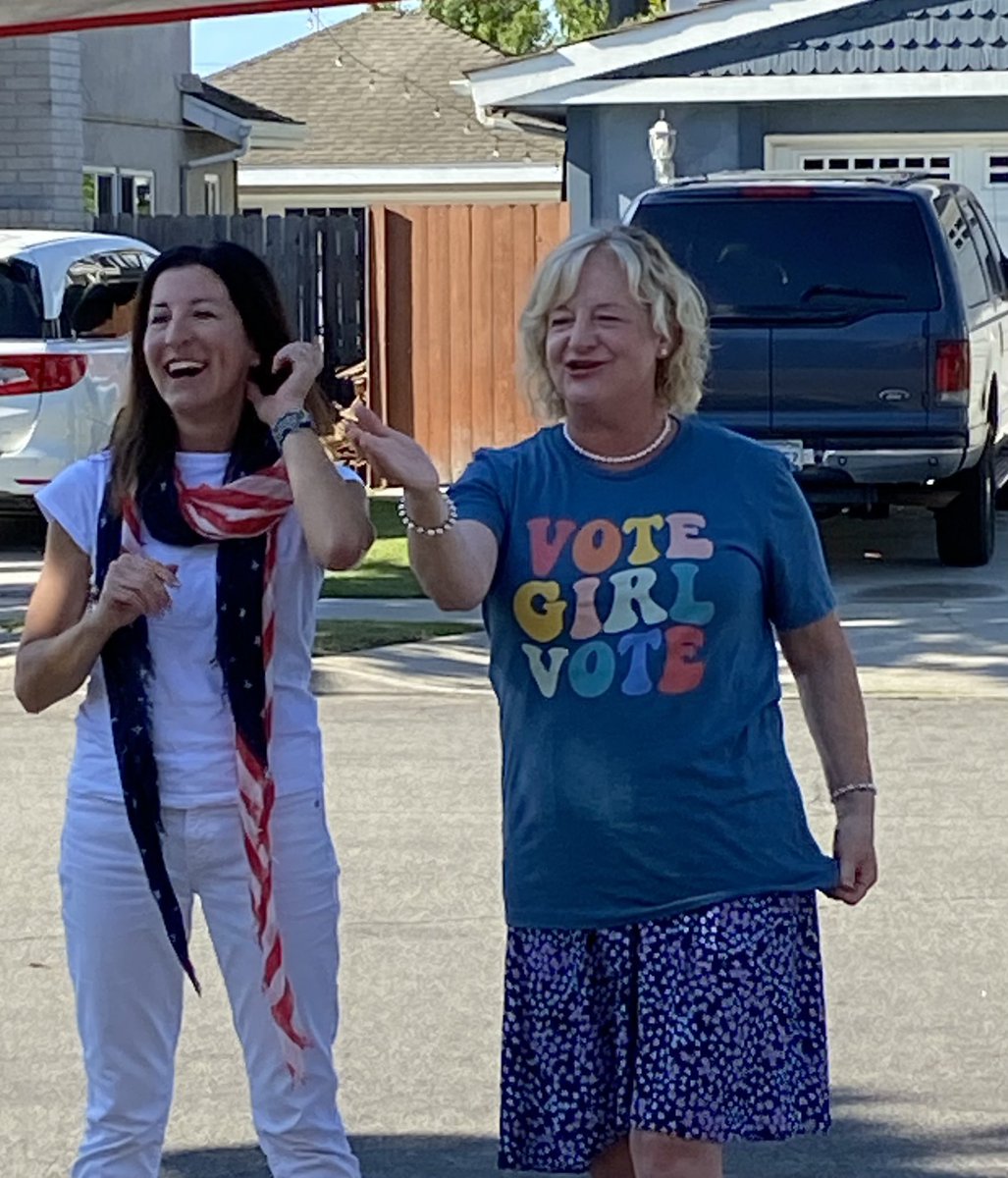 HearMeRoar53881's tweet photo. Who is standing for democracy today? #textbank #phonebank #talktoaneighbor #canvass #oc #ca45 #ca47 #ca48 @VoteCottie @SupervisorFoley @RepKatiePorter https://t.co/8OeoKr3Hwa