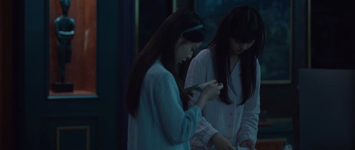drama_analyst's tweet photo. Inhye and Hyorin really are a force to be reckoned with. Hacking, safe-cracking, breaking into locked rooms and gradually uncovering all the darkest family secrets. They are the perfect double-agents: little women that everyone underestimates.
#LittleWomenEp8 #LittleWomen https://t.co/x89xhNnWrW