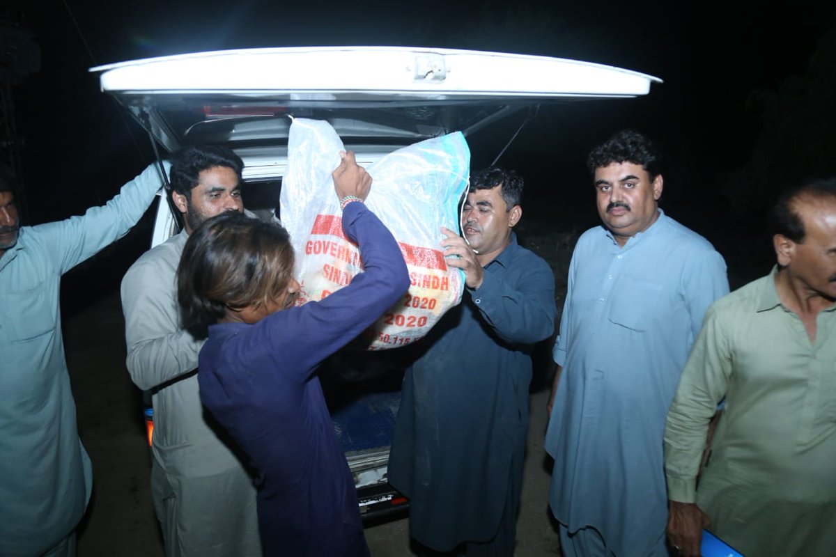 ZounrAsad's tweet photo. On the instructions of Information Minister Sindh @sharjeelinam the distribution of ration to the rain and flood affected families in different  village #Detha  &amp; #VillageShahnawazJunejo &amp; Others constituency by #InamFoundation is continuing.
@BBhuttoZardari
@sharjeelinam https://t.co/N5N8LztGA3