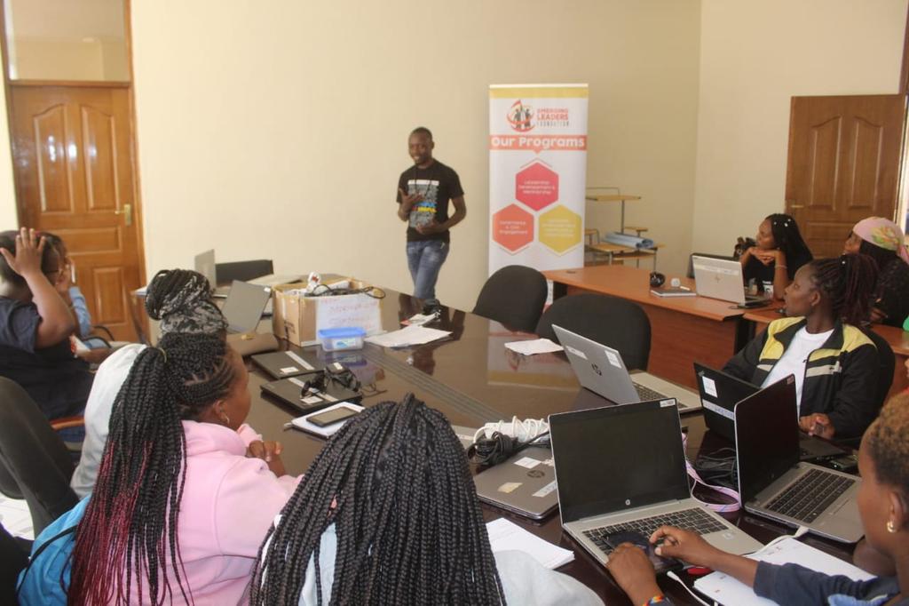 MemusiHope's tweet photo. Emerging Leaders Foundation(ELF) taking our Entaisere e Kenya team through a Self Awareness mentorship course. Memusi Hope Foundation supports ELF's vision for a dignified society with values-based leadership. Thank you team @elfafrica1 https://t.co/YFqK5iArcl