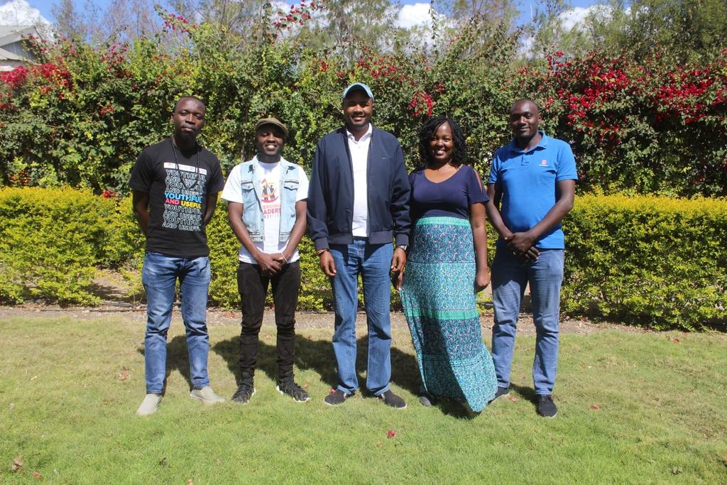 MemusiHope's tweet photo. Emerging Leaders Foundation(ELF) taking our Entaisere e Kenya team through a Self Awareness mentorship course. Memusi Hope Foundation supports ELF's vision for a dignified society with values-based leadership. Thank you team @elfafrica1 https://t.co/YFqK5iArcl