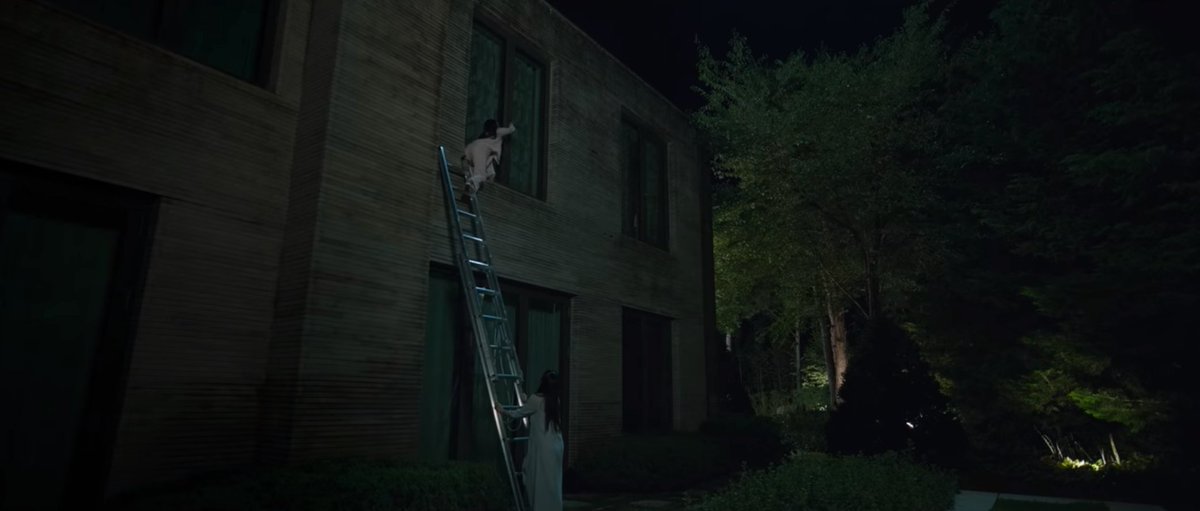 drama_analyst's tweet photo. Inhye and Hyorin really are a force to be reckoned with. Hacking, safe-cracking, breaking into locked rooms and gradually uncovering all the darkest family secrets. They are the perfect double-agents: little women that everyone underestimates.
#LittleWomenEp8 #LittleWomen https://t.co/x89xhNnWrW