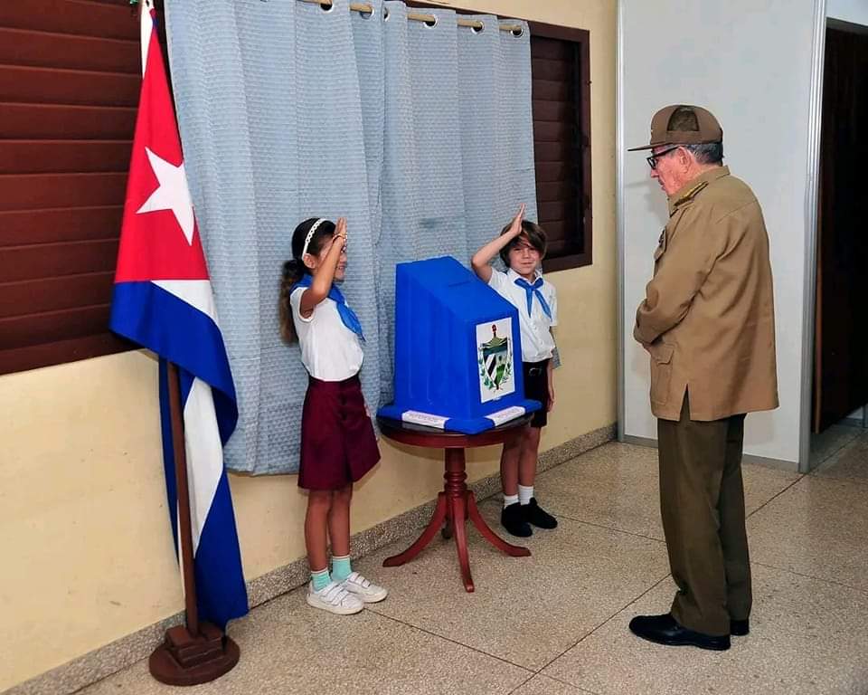 SuselyMorfaG's tweet photo. Votó la 🗳️ historia 🇨🇺 Votó el General #RaulEsRaul
#CodigoDeLasFamilias #Cuba
#MatancerosEnVictoria https://t.co/dYuHb8GM1D