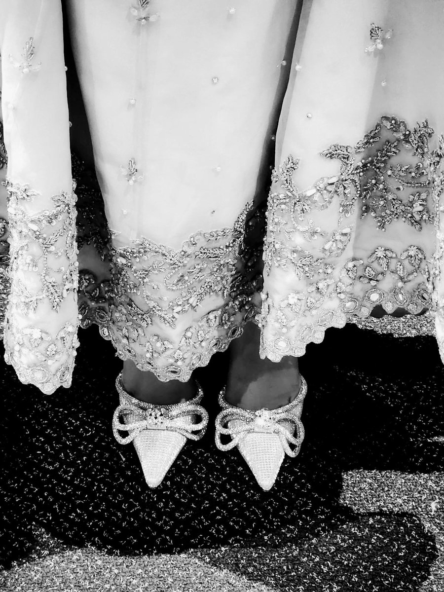 My Cinderella shoes ♥️🧿

 #machandmach #Cinderellashoes