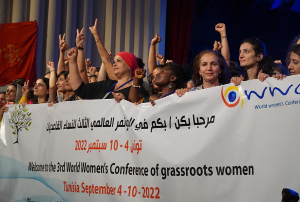 Resolution von Tunis 
"We are women, we are strong!"
450 Teilnehmerinnen
93 Delegierten aus 42 Ländern
Hart erkämpft in unermüdlicher Arbeit:  Gastgeberinnen des Frauenkomitees Latifah Tamallah, tunesischen Vorbereitungskomitee mit ca. 10  Organisationen fvcourage.de/resolution-von…